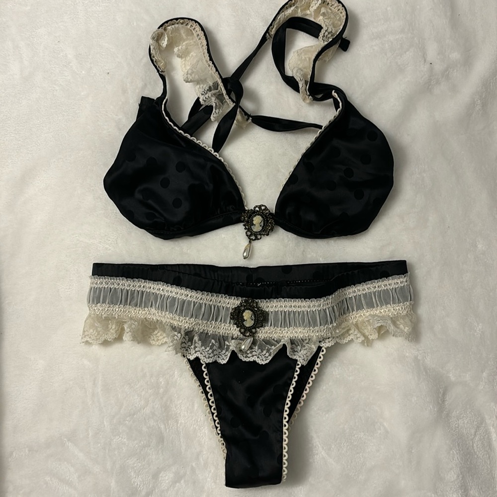 Beach Bunny (classic) black / white vintage bikini